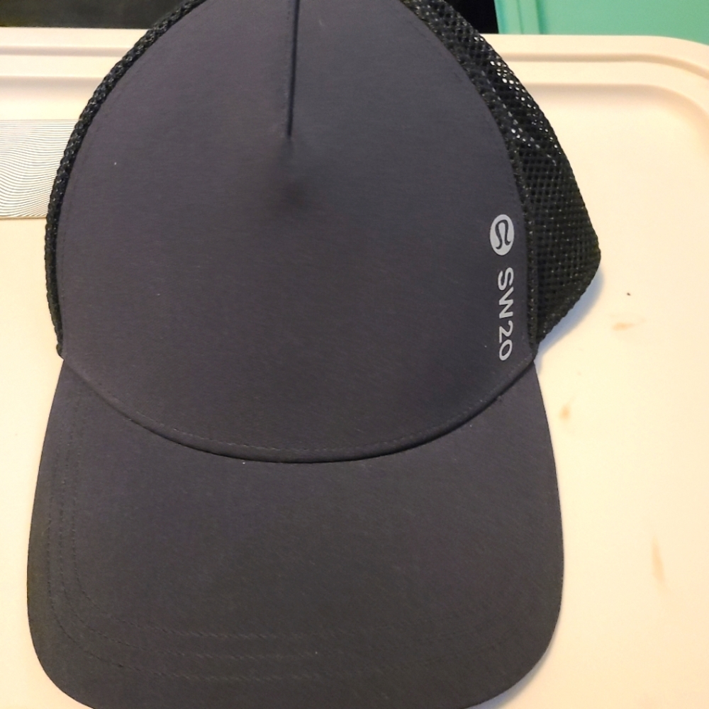 NEW LULULEMON SW20 SEAWHEEZE TRUCKER HAT BLACK